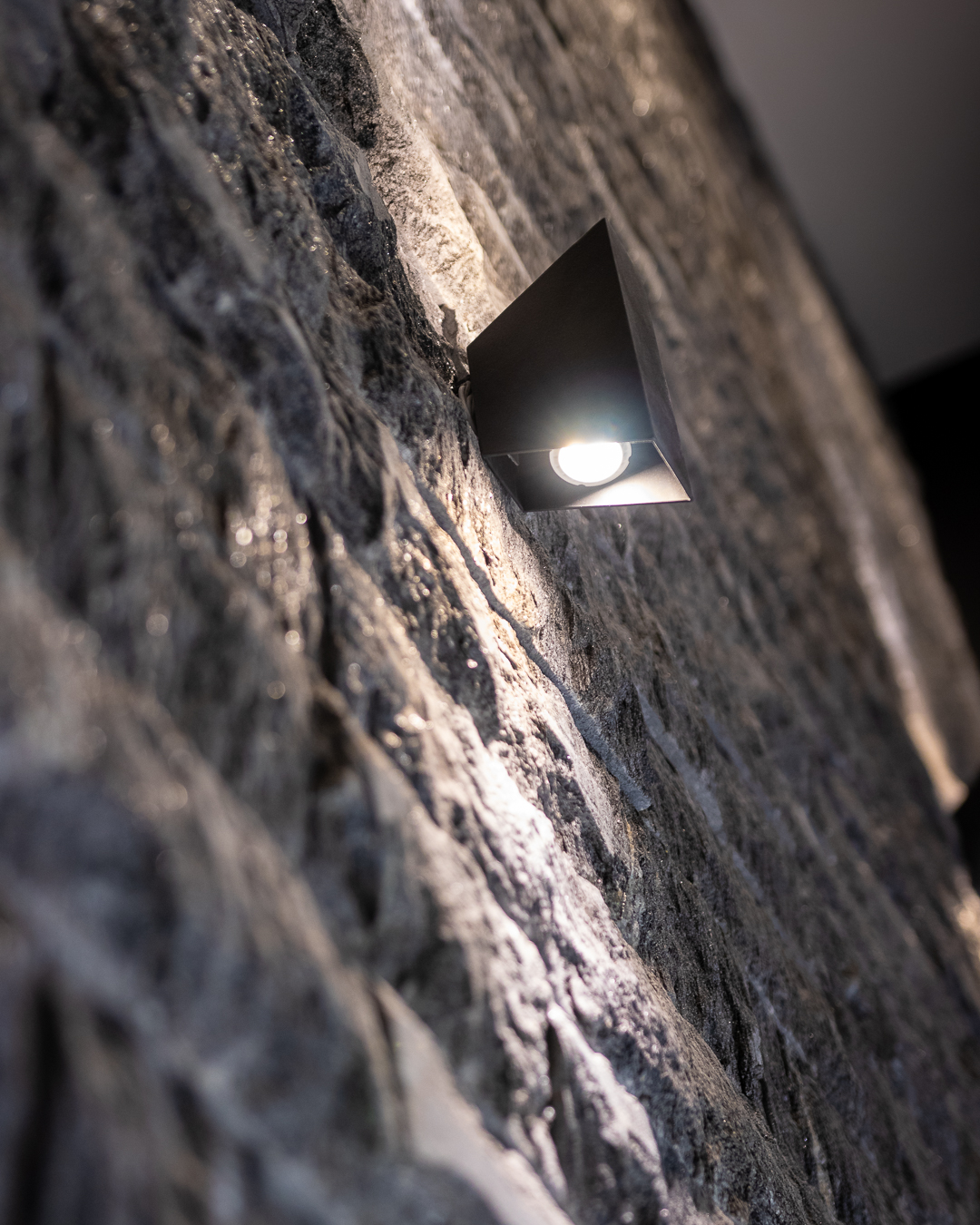 REVESTIMENTO PEDRA CARBONE ROCK FACE 30x10 CM