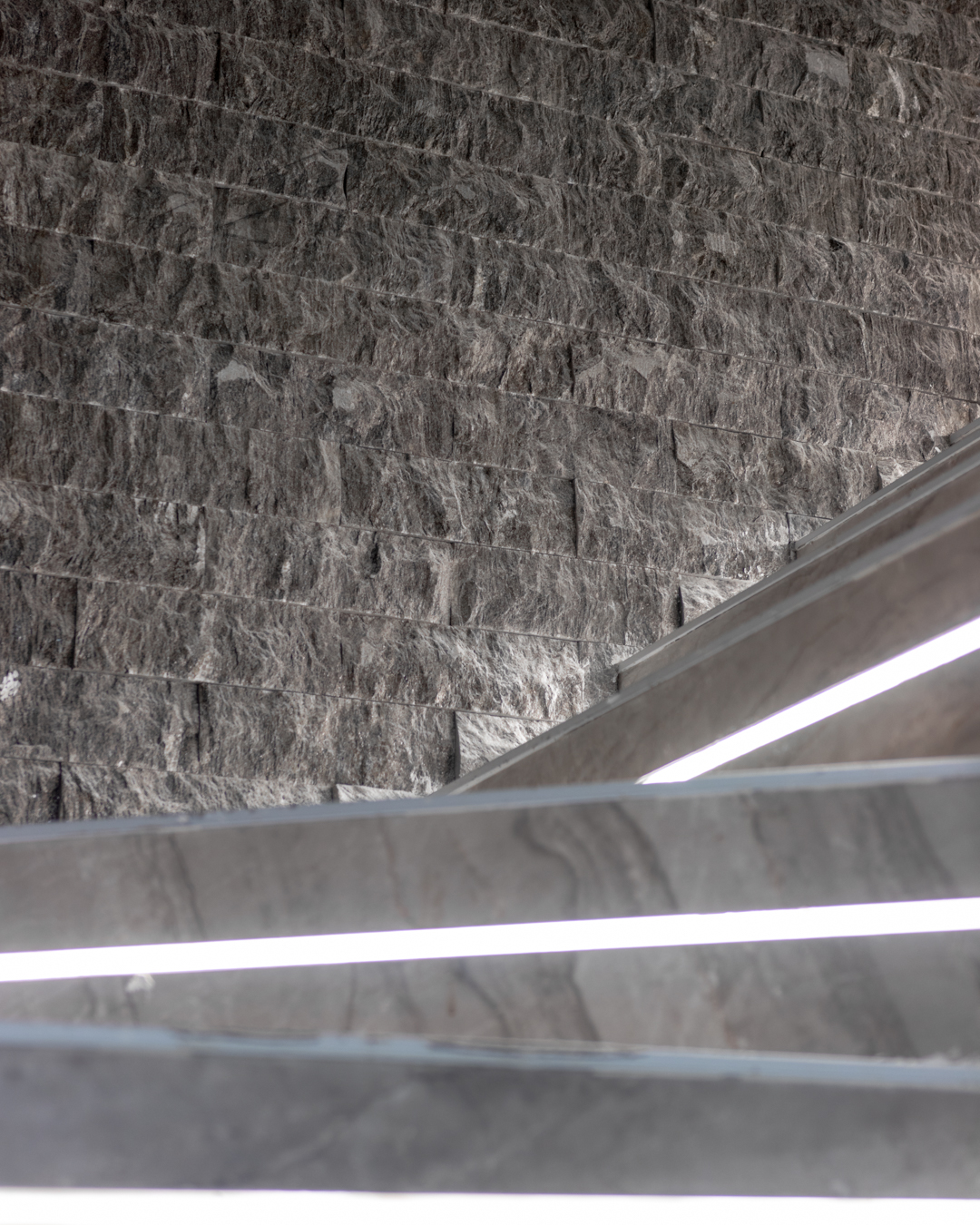 REVESTIMENTO PEDRA CARBONE ROCK FACE 30x10 CM